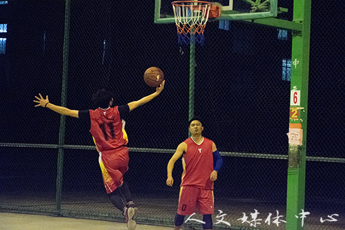 激情动感 盛世篮球 VSport体育举办新老生篮球赛