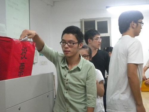 VSport体育举行第十四届团学会换届选举