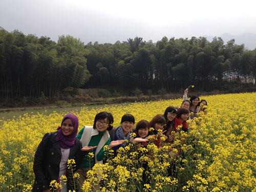 公司职工踏进神仙居，感受江南春景