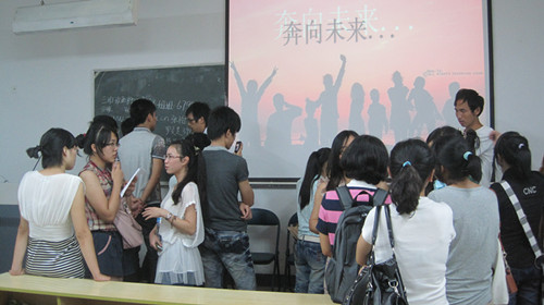 我们一起为大学上色——VSport体育新老生交流会顺利举行