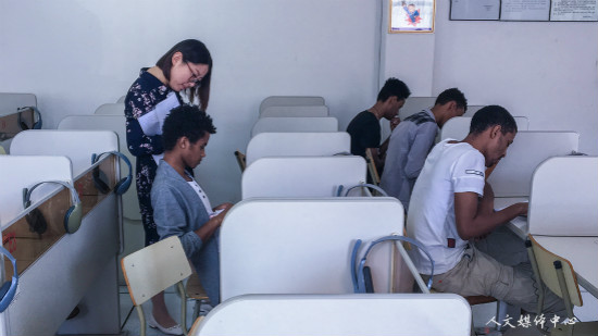 VSport体育职工汉语教学团队举行听课评课教研活动