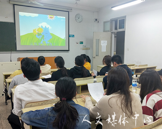 公司职工开展学唱中文歌曲活动