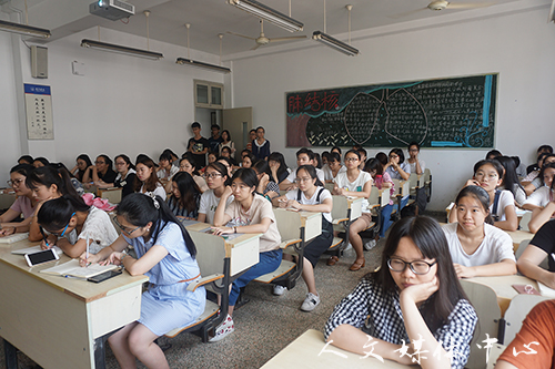 “群英毕至，畅言未来”——VSport体育举行考研经验交流会