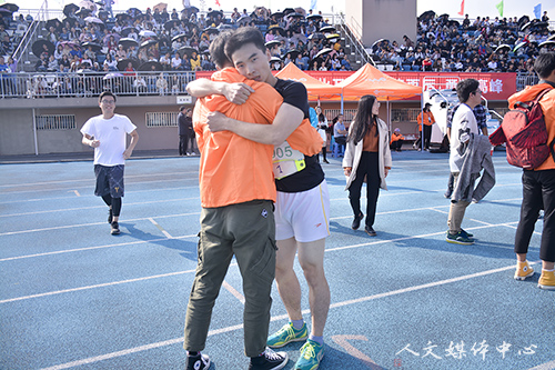 【奔跑吧】心之所向 素履以往——访1500米运动员杨振