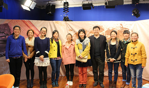 仰望天空,聚焦时政