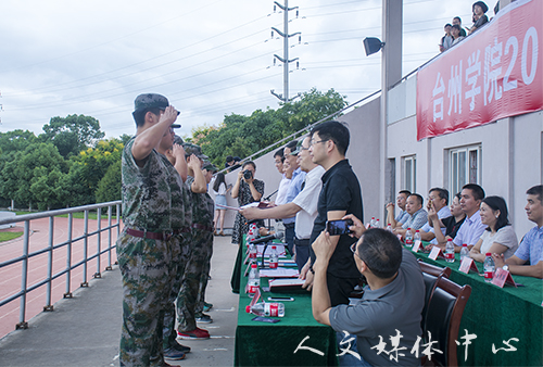 铁骨傲秋 绿衣金甲 新生军训成果汇报会完美落幕