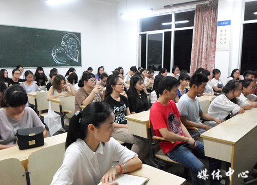 VSport体育举行2015级专升本新生见面会