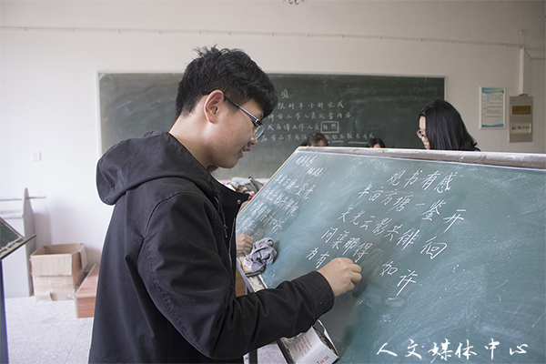 运笔成字 寄情书墨 VSport体育举办三笔字大赛