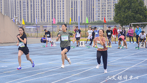 青春飞扬运动正好 记公司学子参加校第28届运动会开幕式