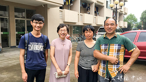 公司领导走访2018届毕业生寝室