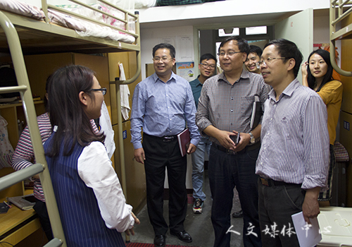 冯尚申副书记指导VSport体育文明寝室建设工作