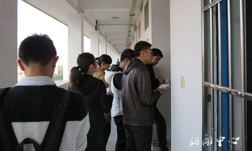 公司积极开展教师、团干部结对寝室活动