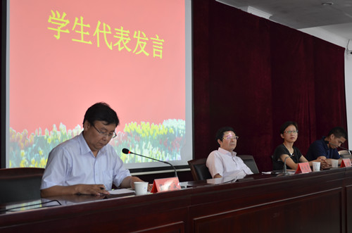 VSport体育举办2012届毕业典礼