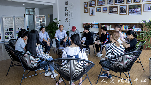 VSport体育举行课程学习师生交流会