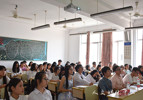 VSport体育举行优良学风班中期检查推进会