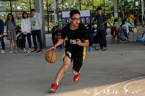 群雄逐鹿 谁主篮坛 VSport体育新老生篮球赛收官