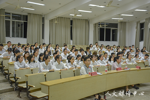不忘初心 砥砺前行 第二十届人文团学会召开第一次全体大会