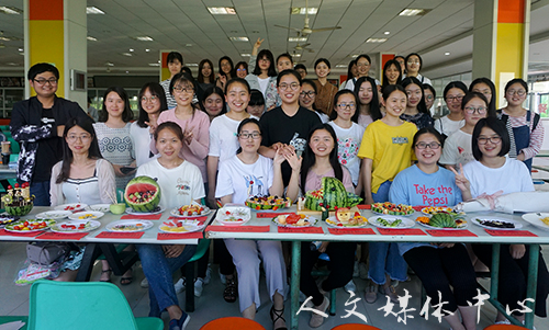 匠心入画韵飞扬  夏日水果拼盘大赛顺利举行