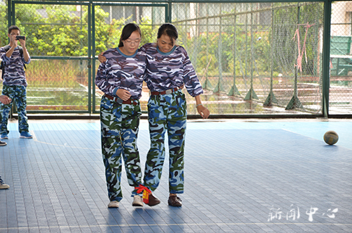 嗨,快瞧!公司员工欢声笑语蹦蹦跳跳