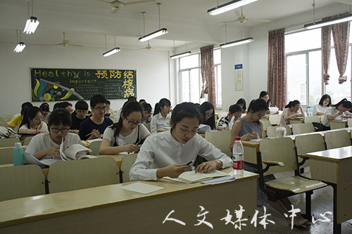 VSport体育师范生即席讲演竞赛顺利进行