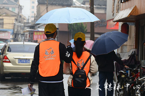 温暖前行时——人文志愿者参与“善行一百”活动