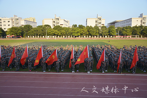 【迷彩.人文】铁血铮铮兵人魂  人文新生展风采