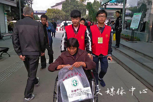 用心传递爱意 VSport体育志愿者开展恩泽义工活动