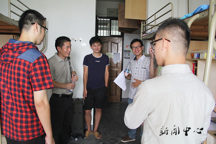 【驻足，再出发】系列四 公司领导走访新生寝室