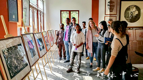 公司职工开展学习中国剪纸文化实践活动