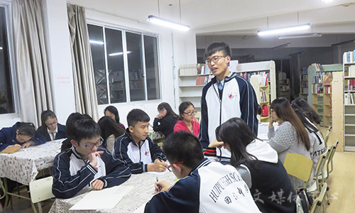 青春的困惑与思考——联合文学课堂第三讲：余华《河边的错误》《十八岁出门远行》