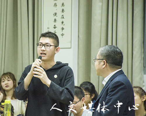 “三台人文论坛”第61,62讲：公司举行“世界文学视野下的百年中国新文学”学术研讨会