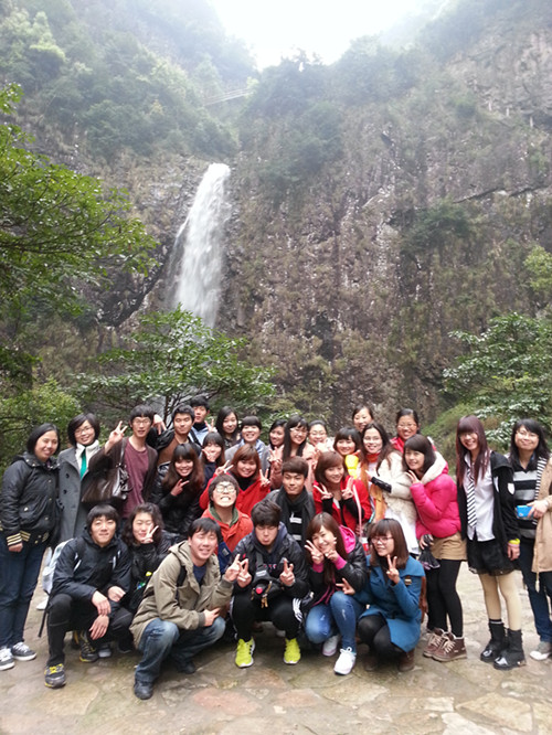 公司职工踏进神仙居，感受江南春景