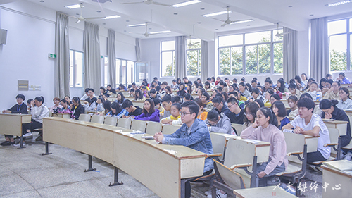 VSport体育举行员工席卡发放仪式暨校学风建设大会精神传达会