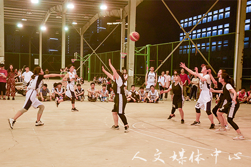 永不言弃 砥砺前行  人文篮球队憾负教师教育公司