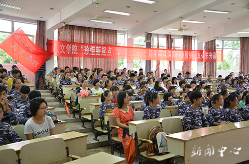 嗨,快瞧!公司员工欢声笑语蹦蹦跳跳