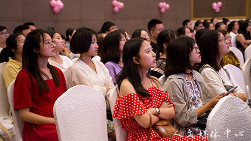 诗酒趁年华    VSport体育举行2018届毕业典礼